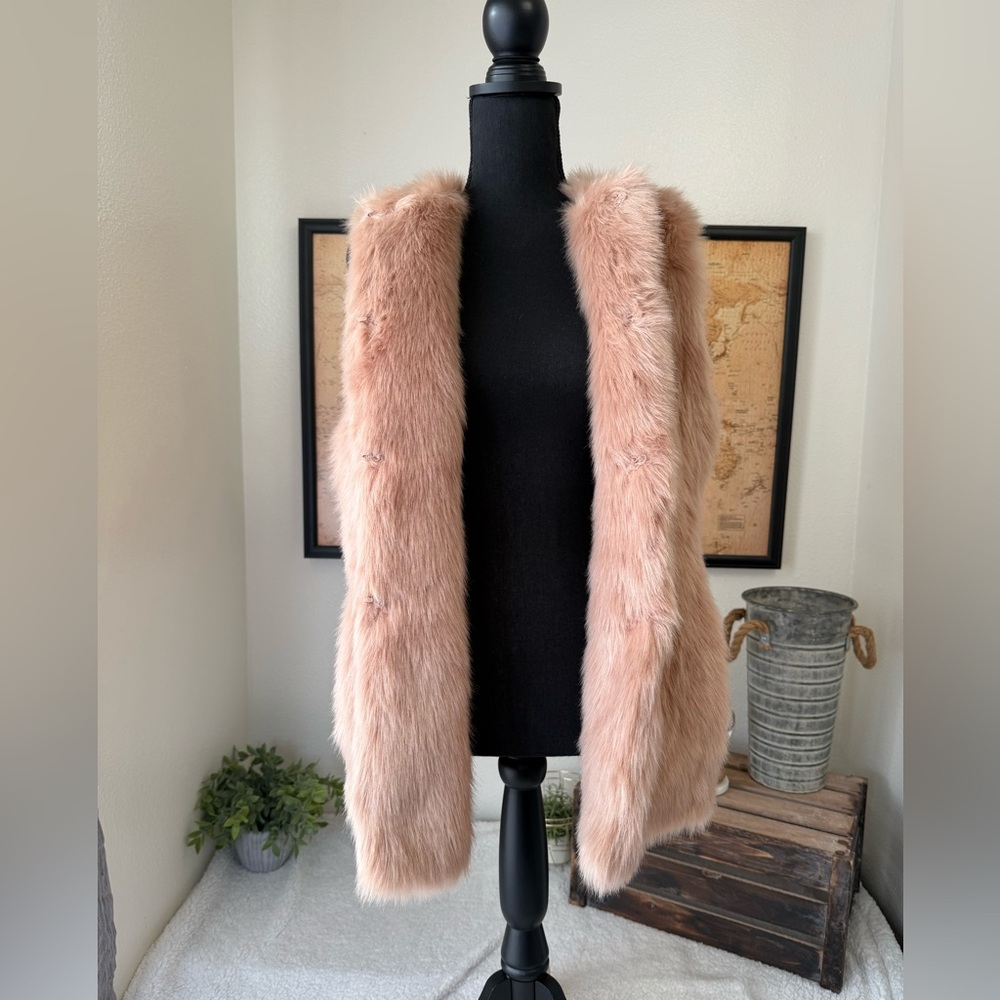 ๐ฆ SOLD - Bagatelle faux fur vest - Picture 1 of 10